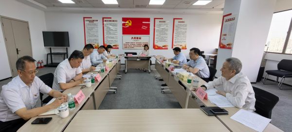 蘇豪控股集團(tuán)黨委委員、副總裁李明列席旁聽(tīng)江蘇紙聯(lián)黨支部理論學(xué)習(xí)中心組專題研討會(huì)1.jpg